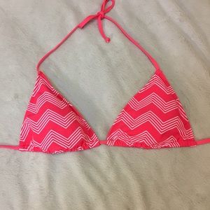 Chevron patterned bikini top (Like New!!)